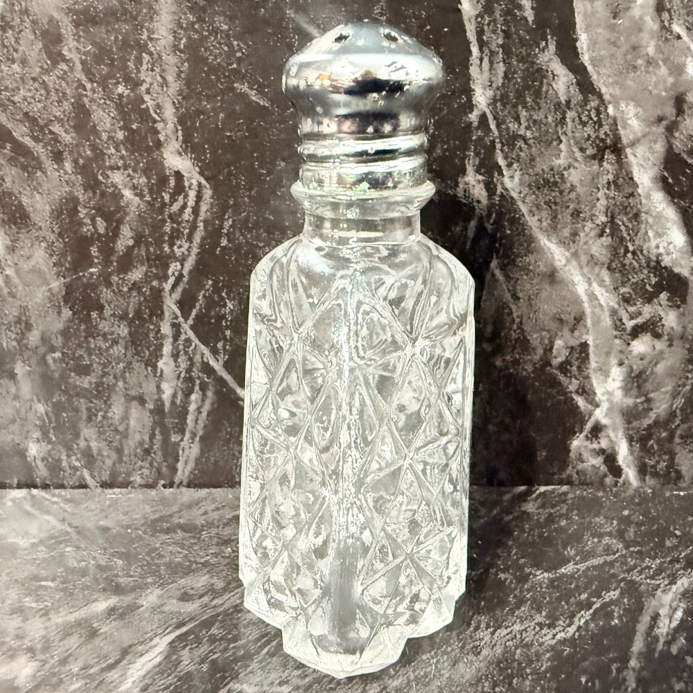 Small Salt & Pepper Shakers - Picture 13 of 16